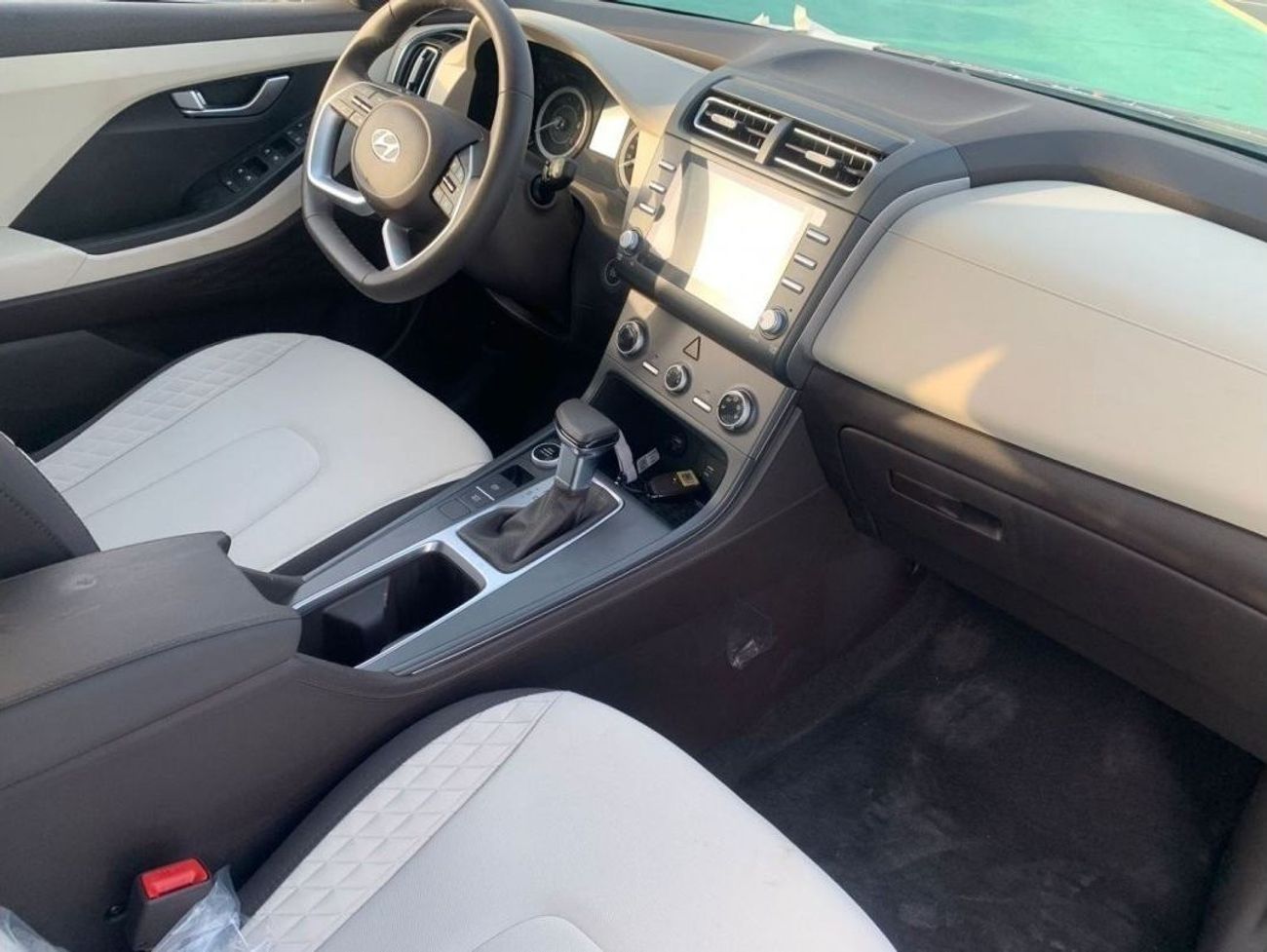 Hyundai Creta 1.5 TURBO WITH SUNFOOF