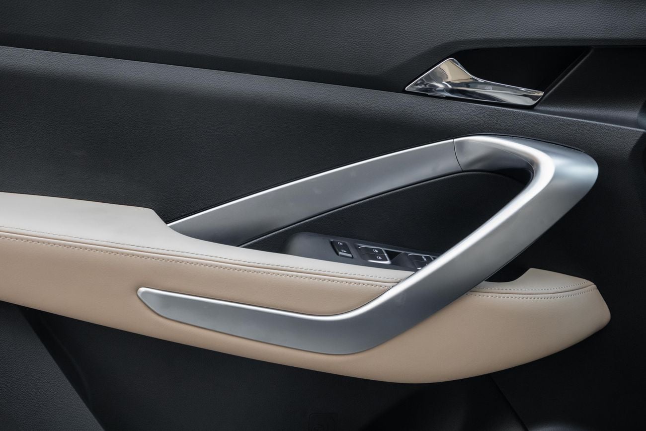 Chevrolet Captiva Captiva Premier | 1,371 P.M | 0% Downpayment | Captiva Premier | 7 Seats | Warranty