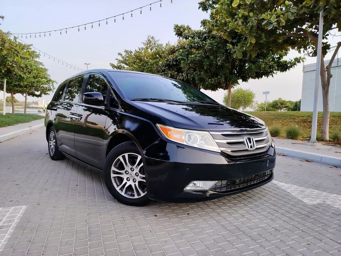 هوندا اوديسي J LX | GCC Specs | Well Maintained Full Option Van With Rear Entertainment