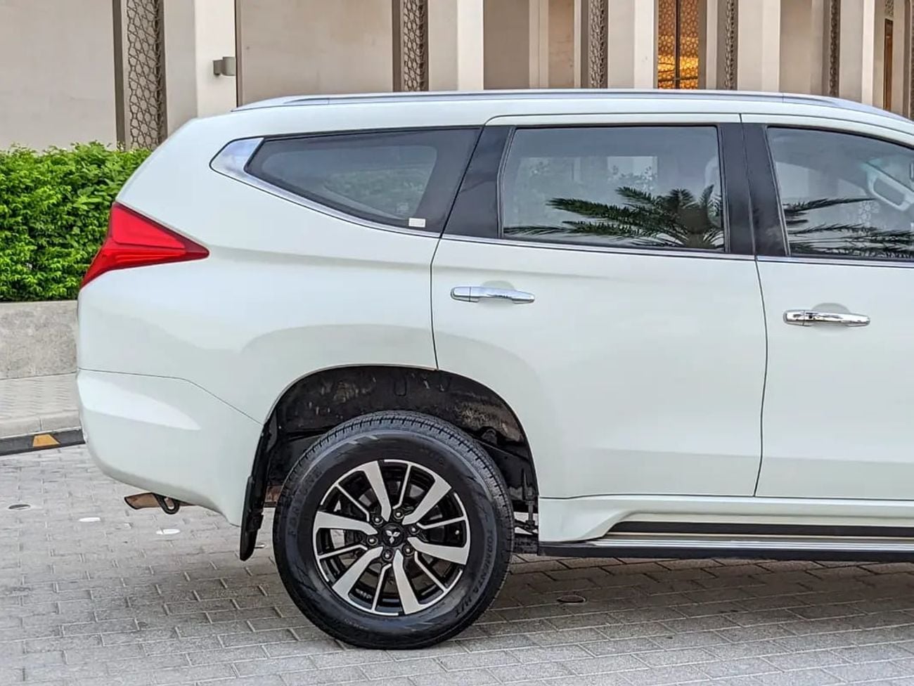 ميتسوبيشي مونتيرو سبورت GLS 4WD TOP LINE GCC IN EXCELLENT CONDITION