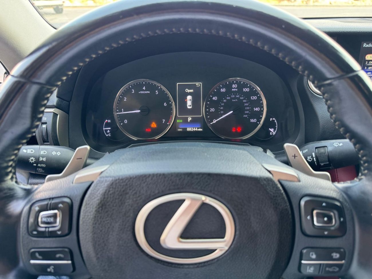 لكزس IS 350 محرك V6 سعة 3.5 لتر / طقم F-SPORT / استهلاك منخفض للموارد / رادار / قراءة المسار / مقاعد تبريد وتدفئ