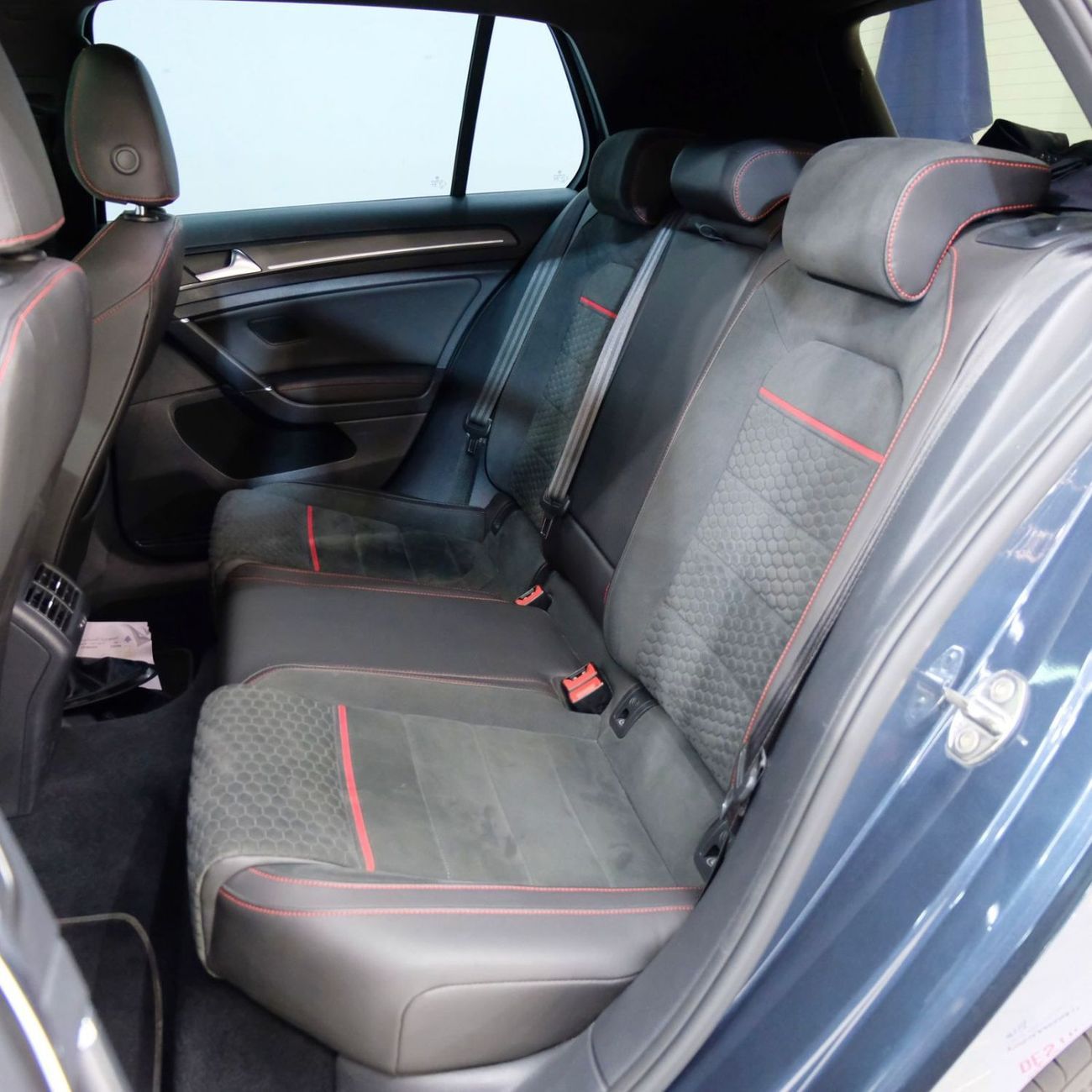 فولكس واجن جولف GTI 2.0L