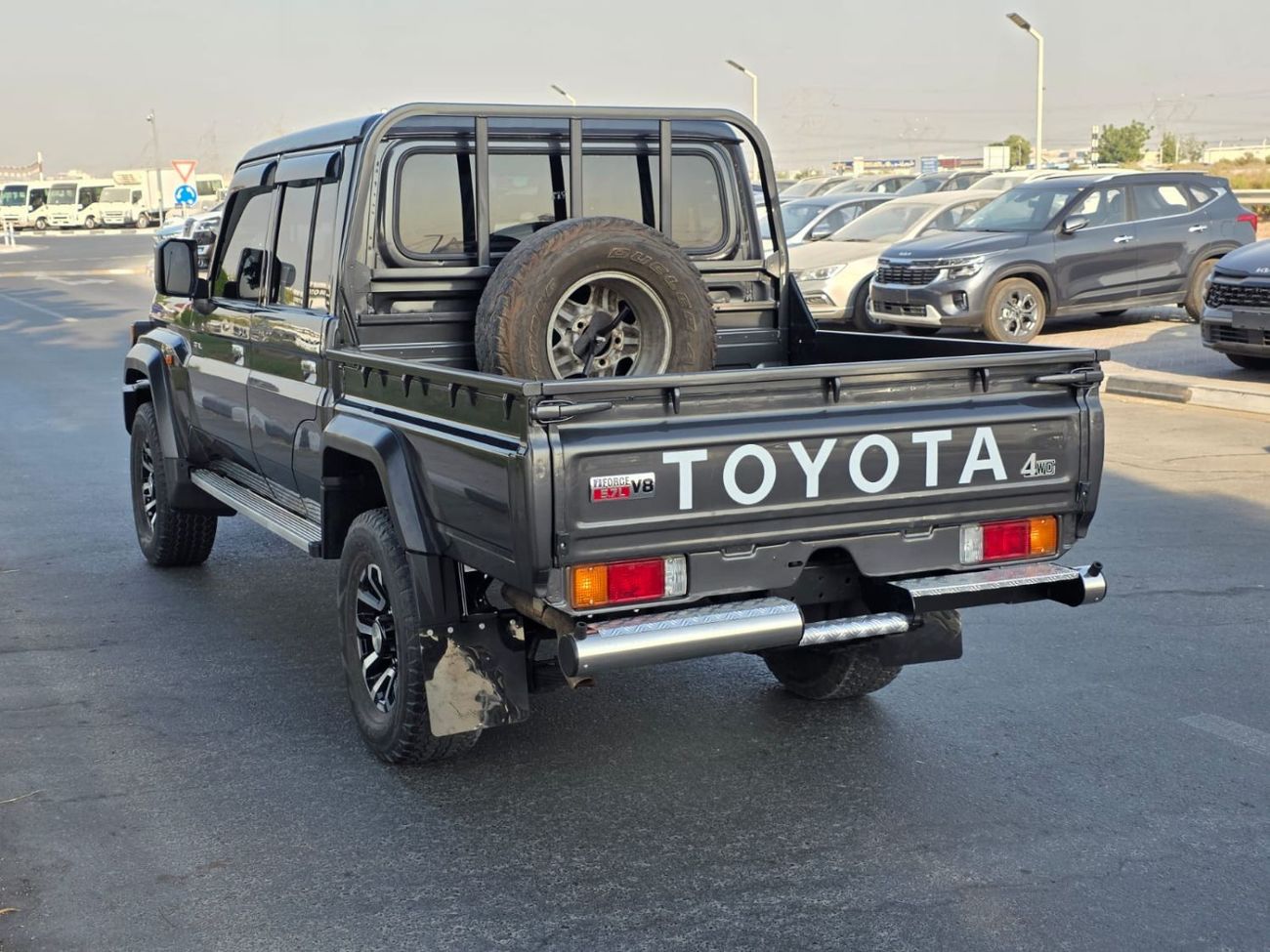 Toyota Land Cruiser Pick Up diesel 4.5 liter ,right hand ,drive 2017 model ,shape 2024 ,only for export available