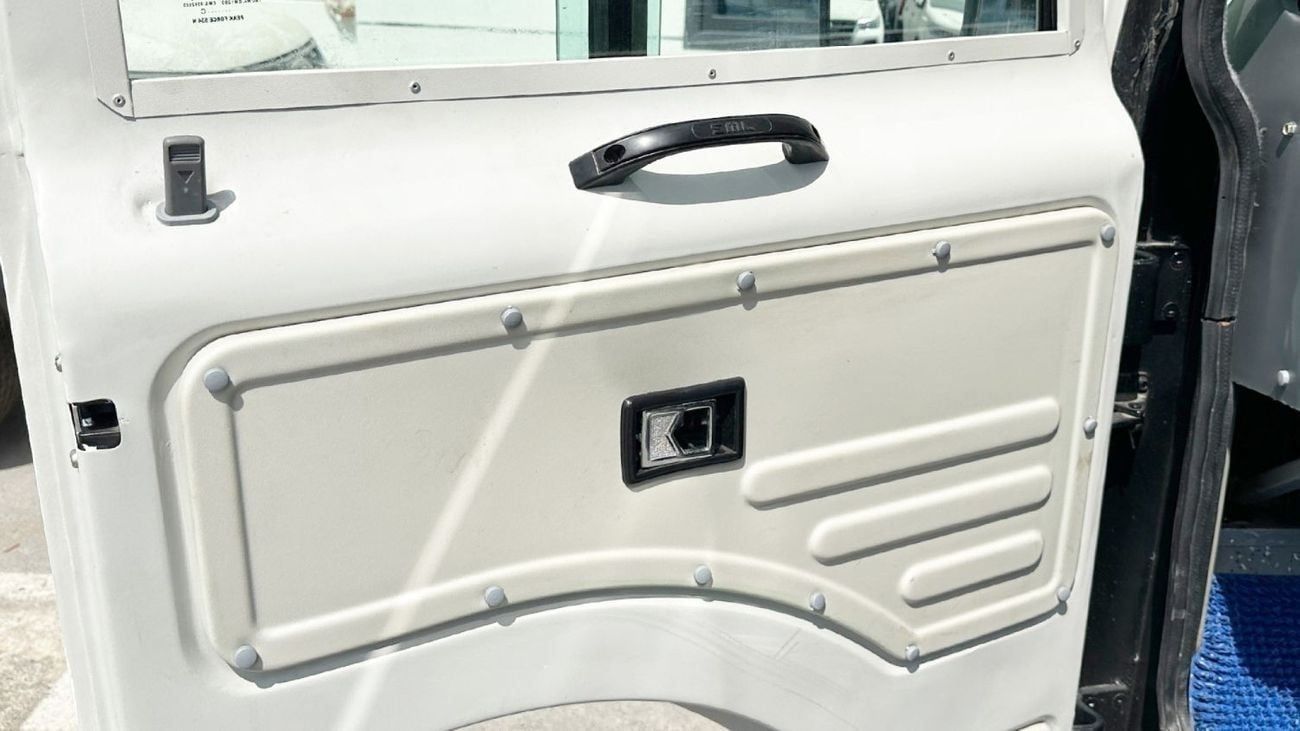 إس إم إل إيسوزو S7 بس SML-Isuzu S7 Bus 3455cc 35 SEATER AC Diesel MT