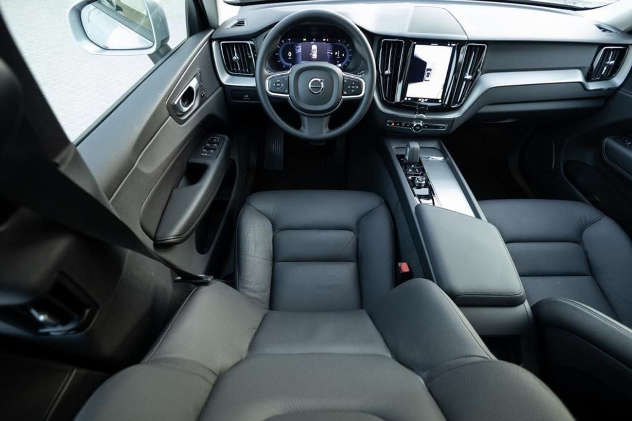 Volvo XC60 Volvo XC60 B5 Core 2024 GCC under Agency Warranty with Flexible Down-Payment.