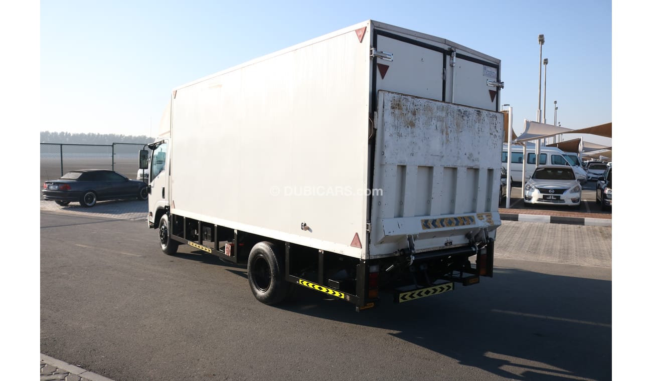 إيسوزو NPR BOX WITH TAIL LIFT 2015 PICKUP WITH GCC SPEC
