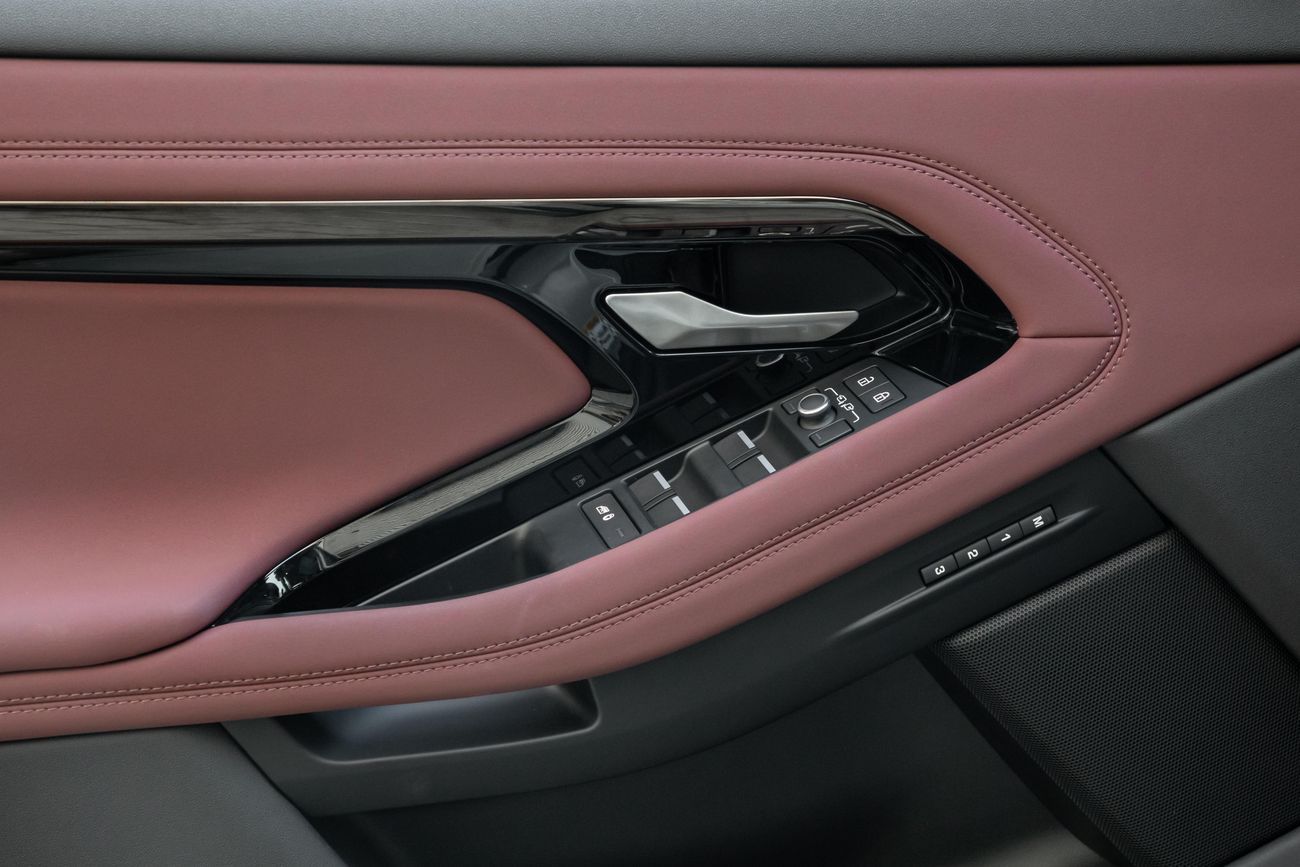 لاند روفر رانج روفر إيفوك Evoque  | 3,721 P.M | 0% Downpayment | SE P250 R-Dynamic!