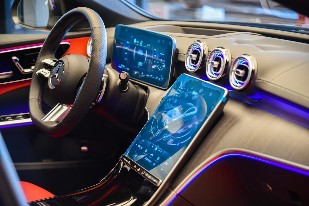 Mercedes-Benz C 200 ✔ Front projector ✔ Panoramic roof ✔ Welcome lighting