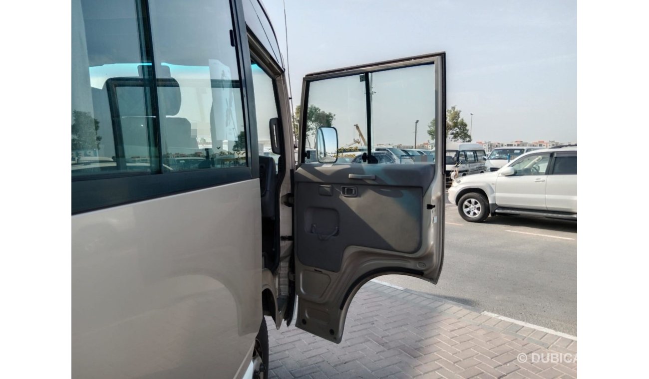 نيسان سيفيليان NISSAN CIVILIAN BUS RIGHT HAND DRIVE (PM1664)