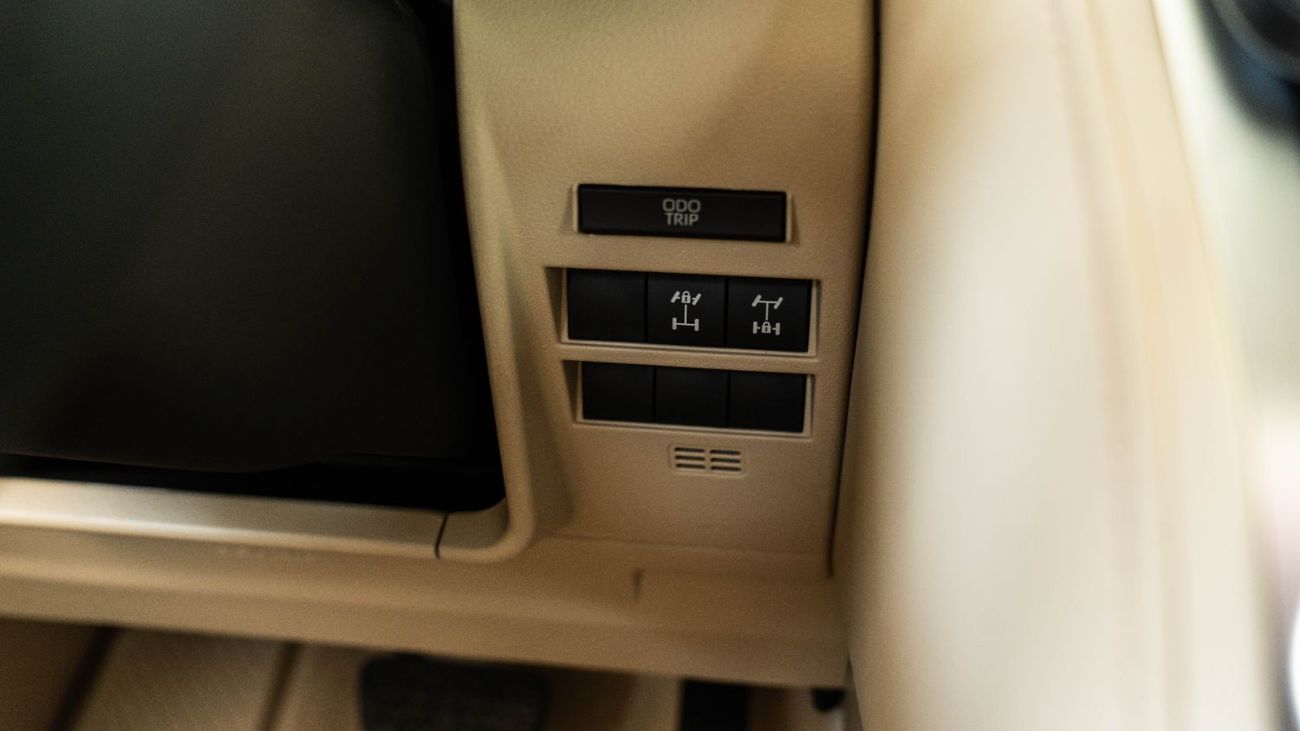 Toyota Land Cruiser VX | 4.0L | V6 |2025