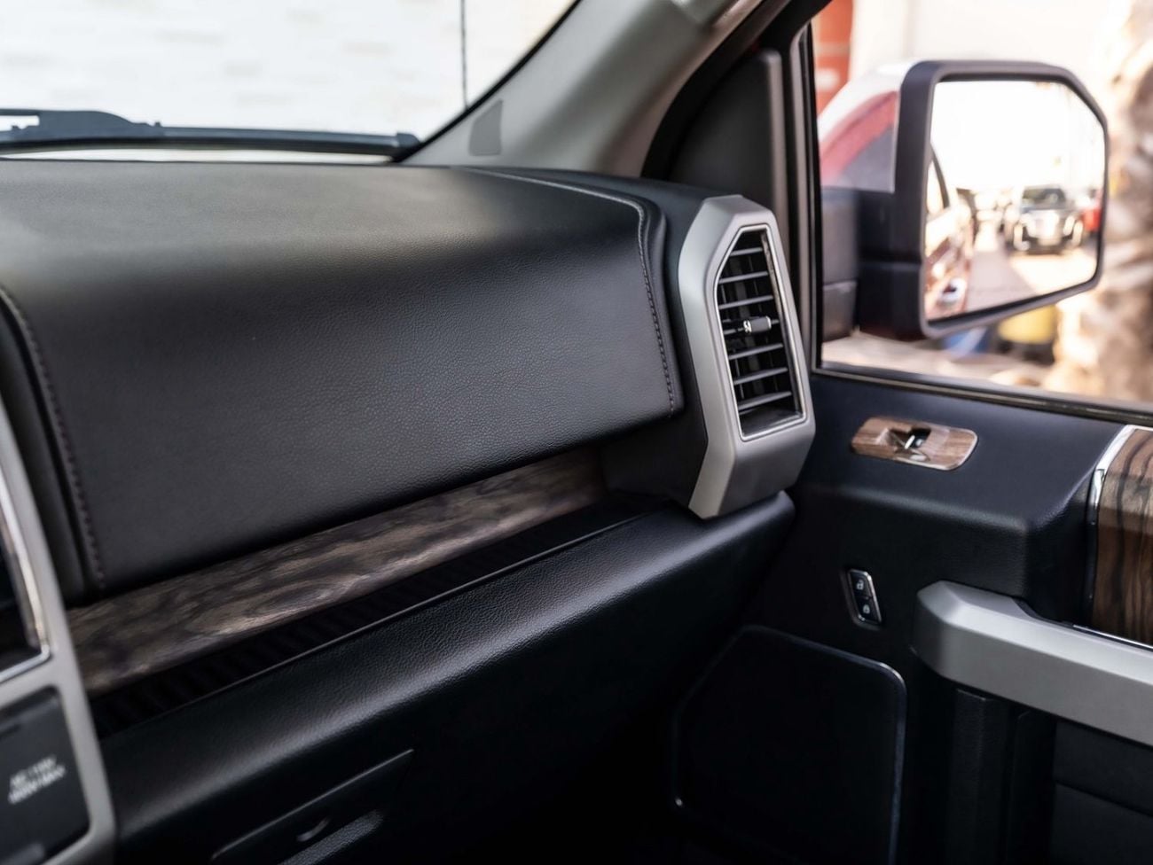 Ford F-150 LARIAT Ford F-Series 2018 for 1,433.00 AED monthly