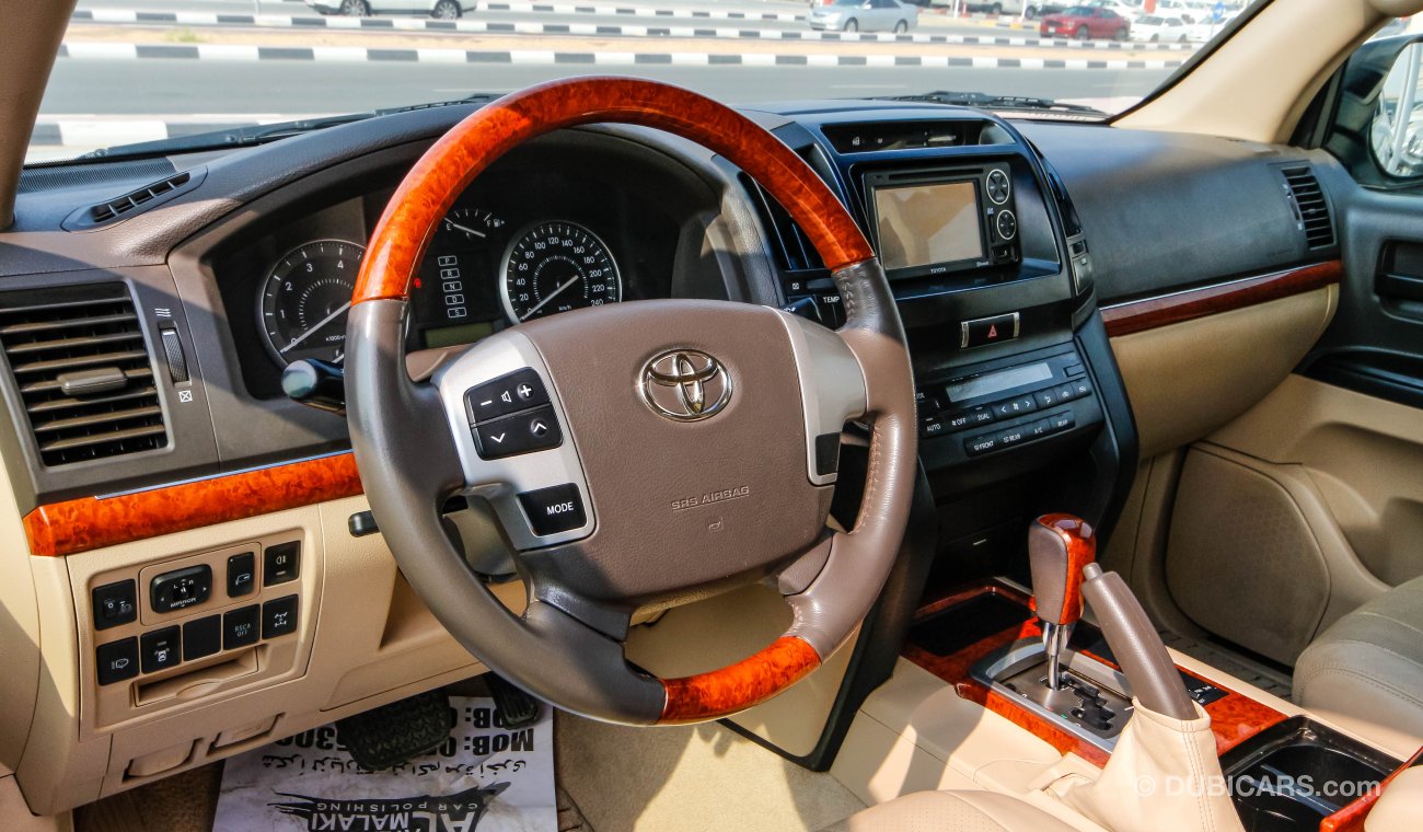 Toyota Land Cruiser GXR+ V8
