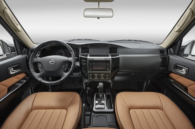 Nissan Patrol Safari interior - Cockpit