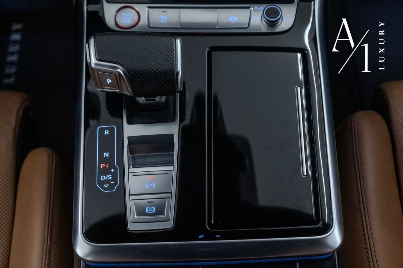 Audi RS Q8 TFSI quattro 4.0L 2020 Audi RSQ8 Quattro Sportback, Warranty, Full Service History, Full Options