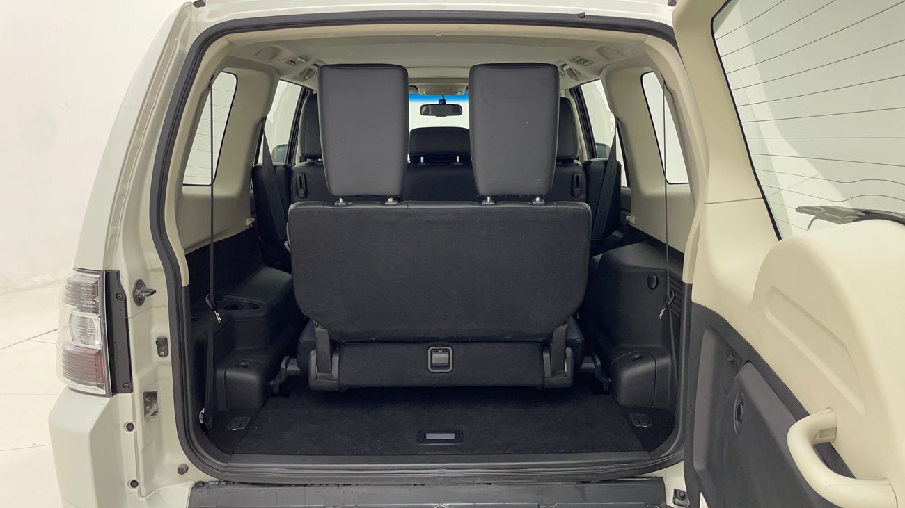 ميتسوبيشي باجيرو GLS TOP 3 | بدون دفعة مقدمة | اختبار القيادة في المنزل