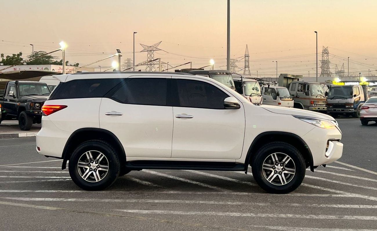 Toyota Fortuner 2019 Toyota Fortuner EXR 2.7 L V4 -AWD 4x4 - Rear CAM & Sensor - Cruise Control -  71000 km