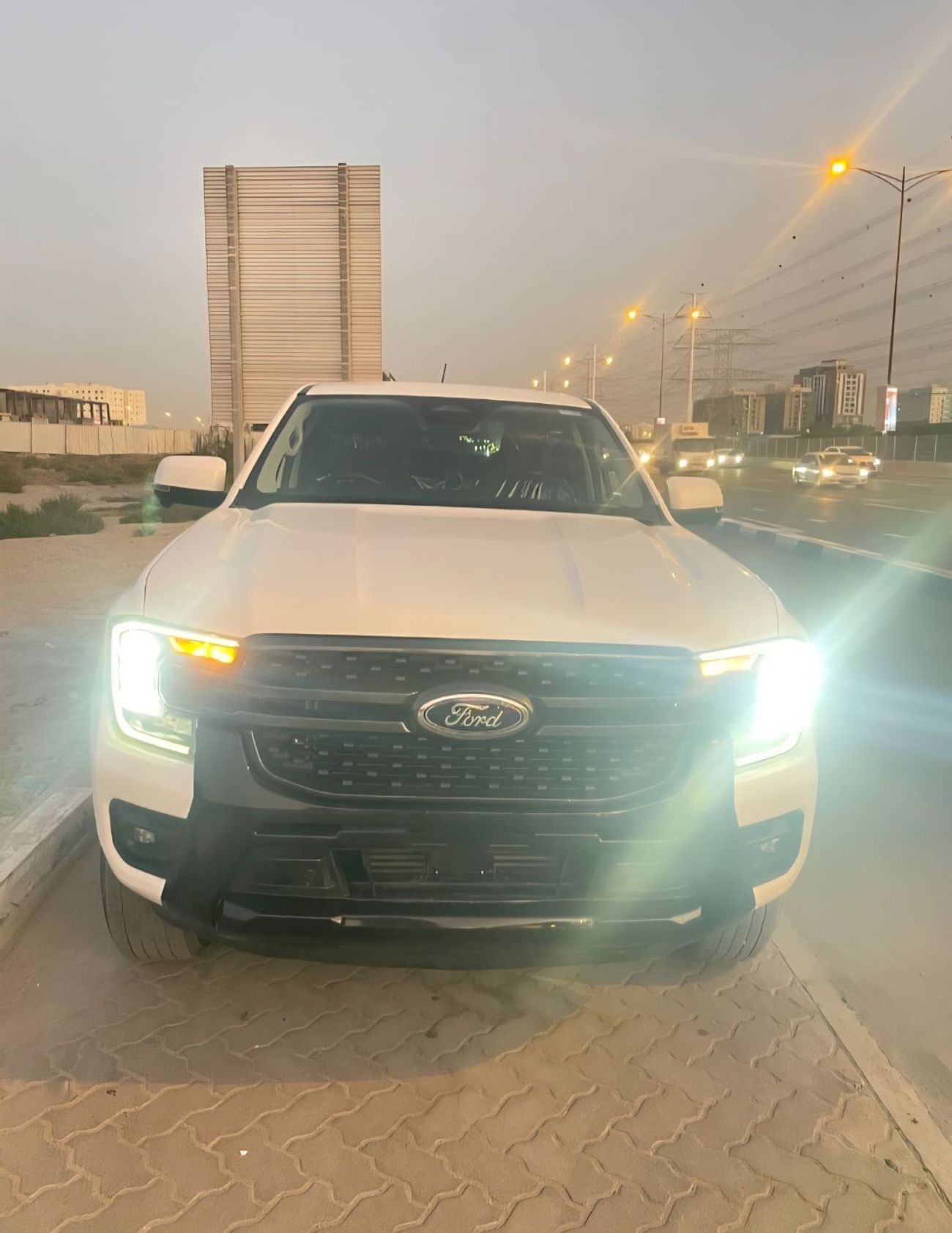 فورد رانجر XLT 2.0L Double Cabin Diesel YN2S Engine Automatic Gear 4WD 4-Cylinders 5 Seats 5 Doors