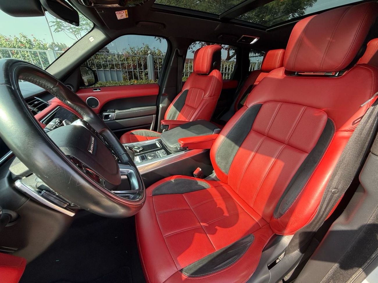 Land Rover Range Rover Sport HSE Dynamic 3.0L RANGE ROVER HSE DYNAMIC 2018 GCC V6 SUPERCHARGED SERVICE HISTORY FULL OPTIONS