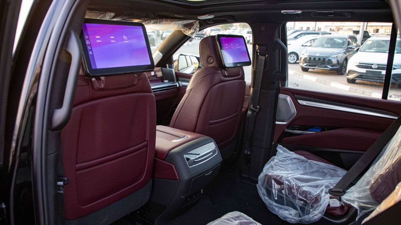 كاديلاك إسكالاد Sport 6.2L AWD | 2025 | For Export Only