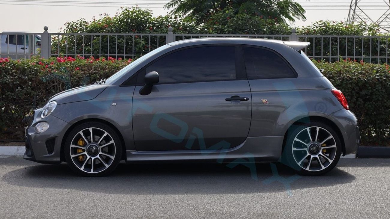 أبارث 695 Abarth 695 Turismo 1.4T 2023 GCC 23500Km With 2 Years Or 120,000 Km Warranty @Official Dealer