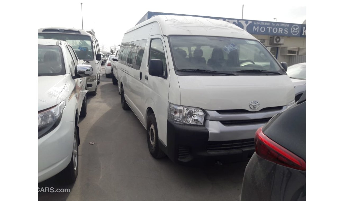 Toyota Hiace 13seats  petrol