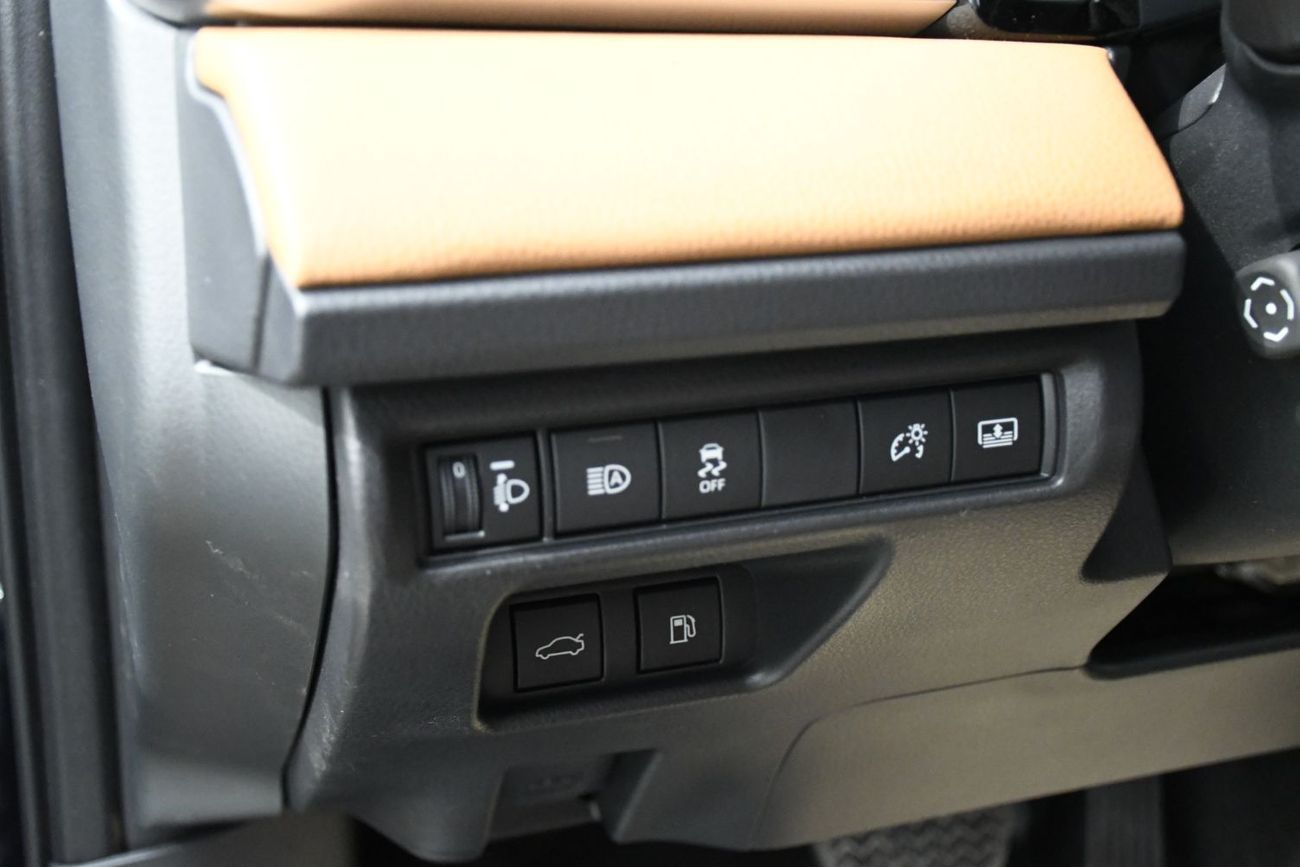 Toyota Camry 2.5L V4 GLE  petrol With panoramic