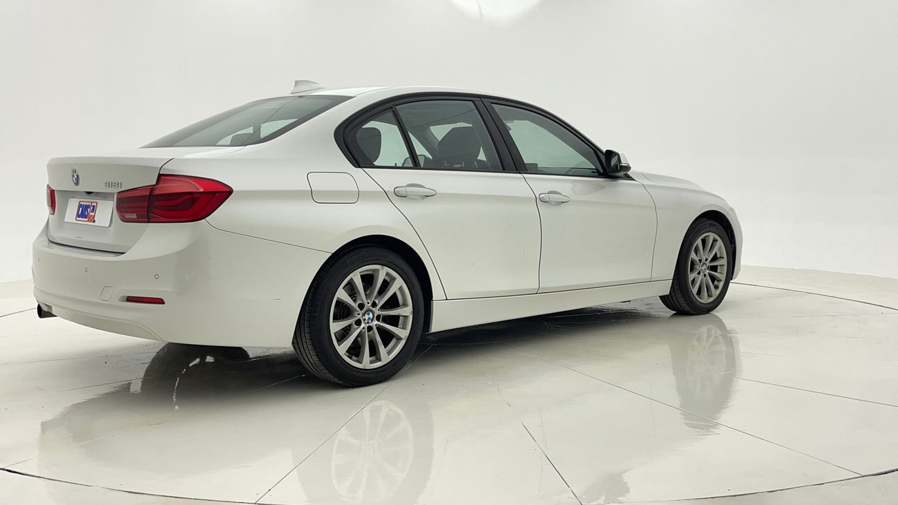 بي أم دبليو 318i EXCLUSIVE 1.5 | بدون دفعة مقدمة | اختبار قيادة مجاني للمنزل