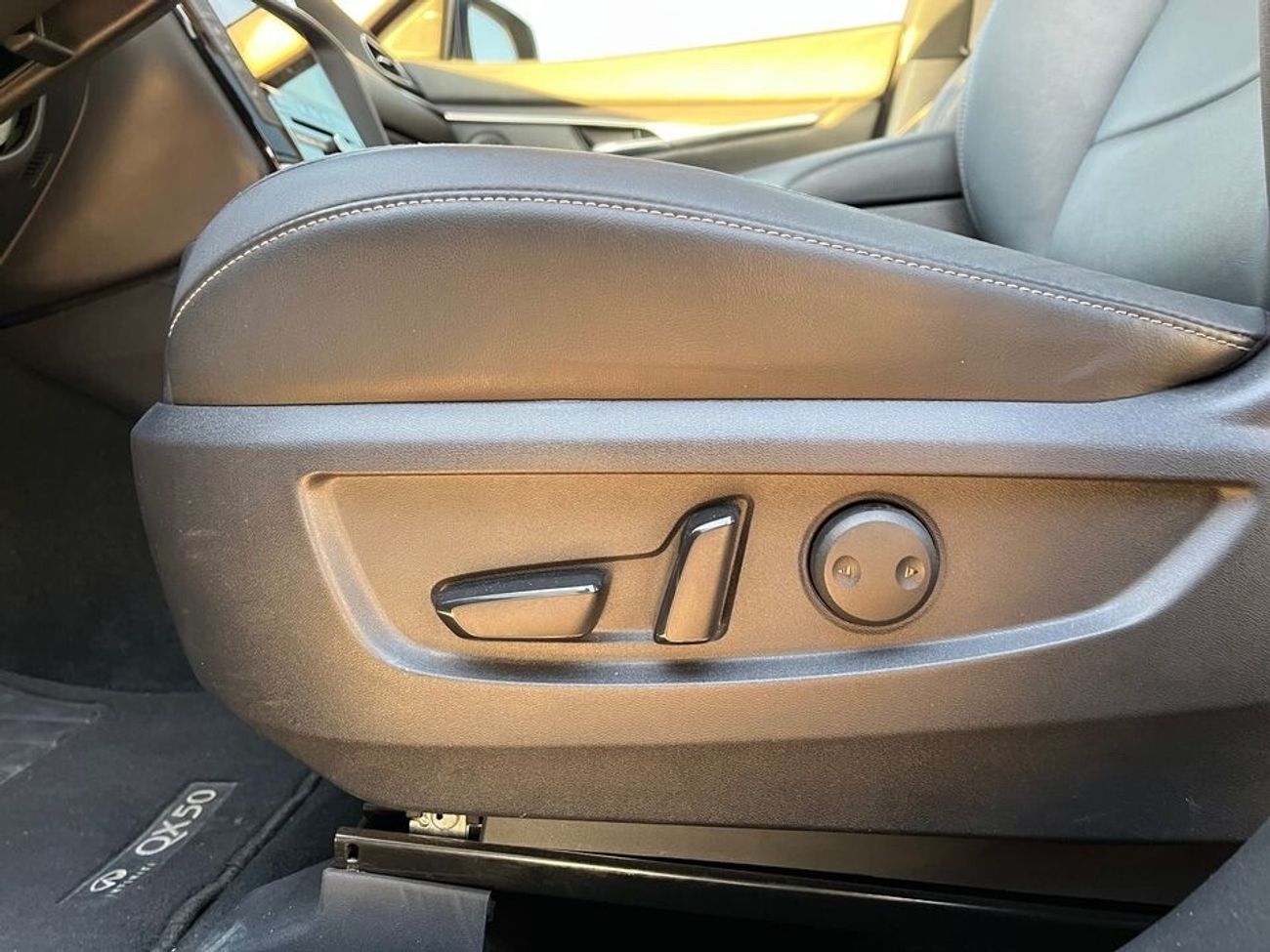 إنفينيتي QX50 2.0T Luxe (FWD)