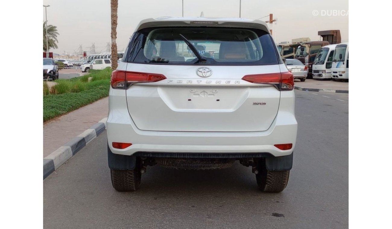 تويوتا فورتونر SR5 2023 A/T 4X4 , V4 2.7L Gasoline suv White color EXPORT ONLY