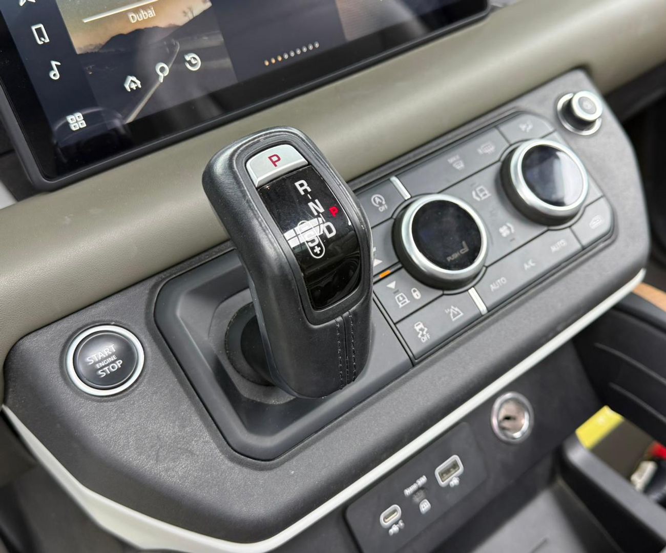 Land Rover Defender P400 90 HSE 3.0L (5 Seater) 2021 Land Rover Defender P400 ,Agency Warranty+Full Service History ,Ful