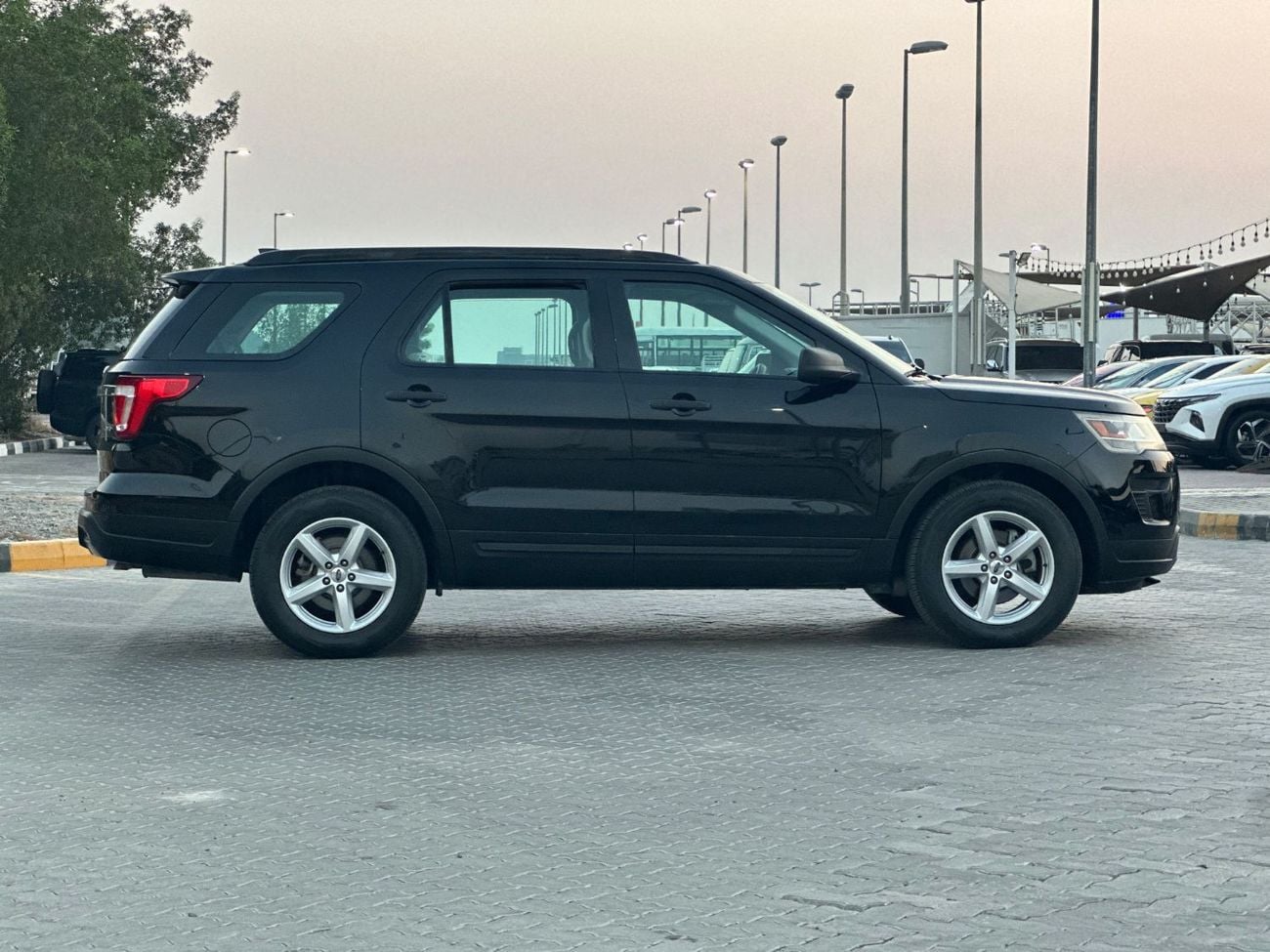 Ford Explorer BASE