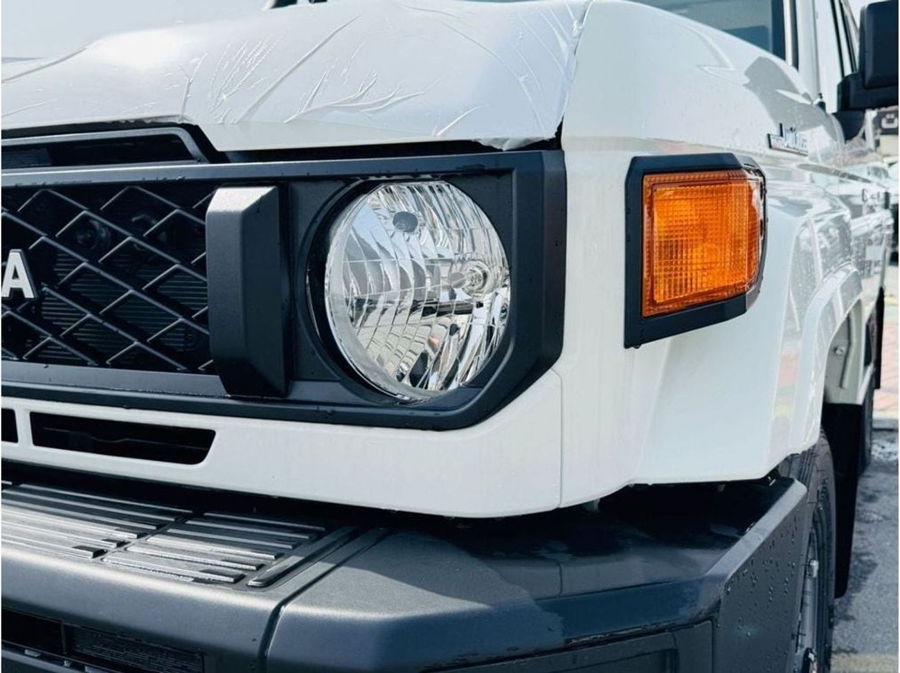 Toyota Land Cruiser 70 TOYOTA LAND CRIUSER 5 DOOR 4.2L DIESEL M/T WHITE COLOR 2025