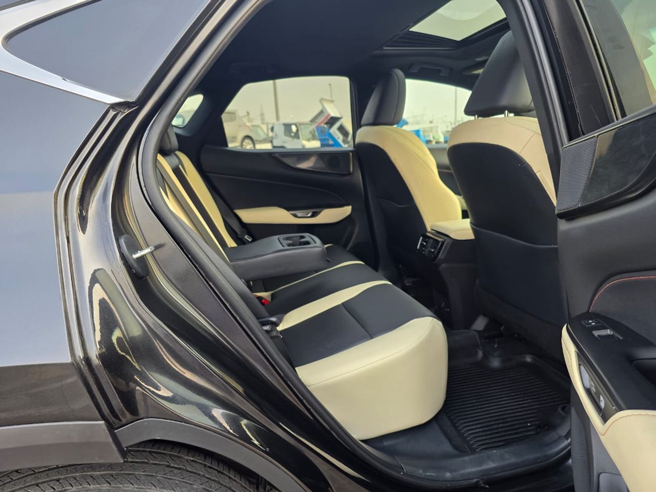 Lexus NX 250 2023 Model NX250 Full option Sunroof , Parking sensore