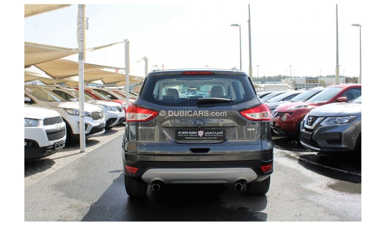 Ford Escape Titanium ACCIDENTS FREE - GCC - PERFECT CONDITION INSIDE OUT - FULL OPTION