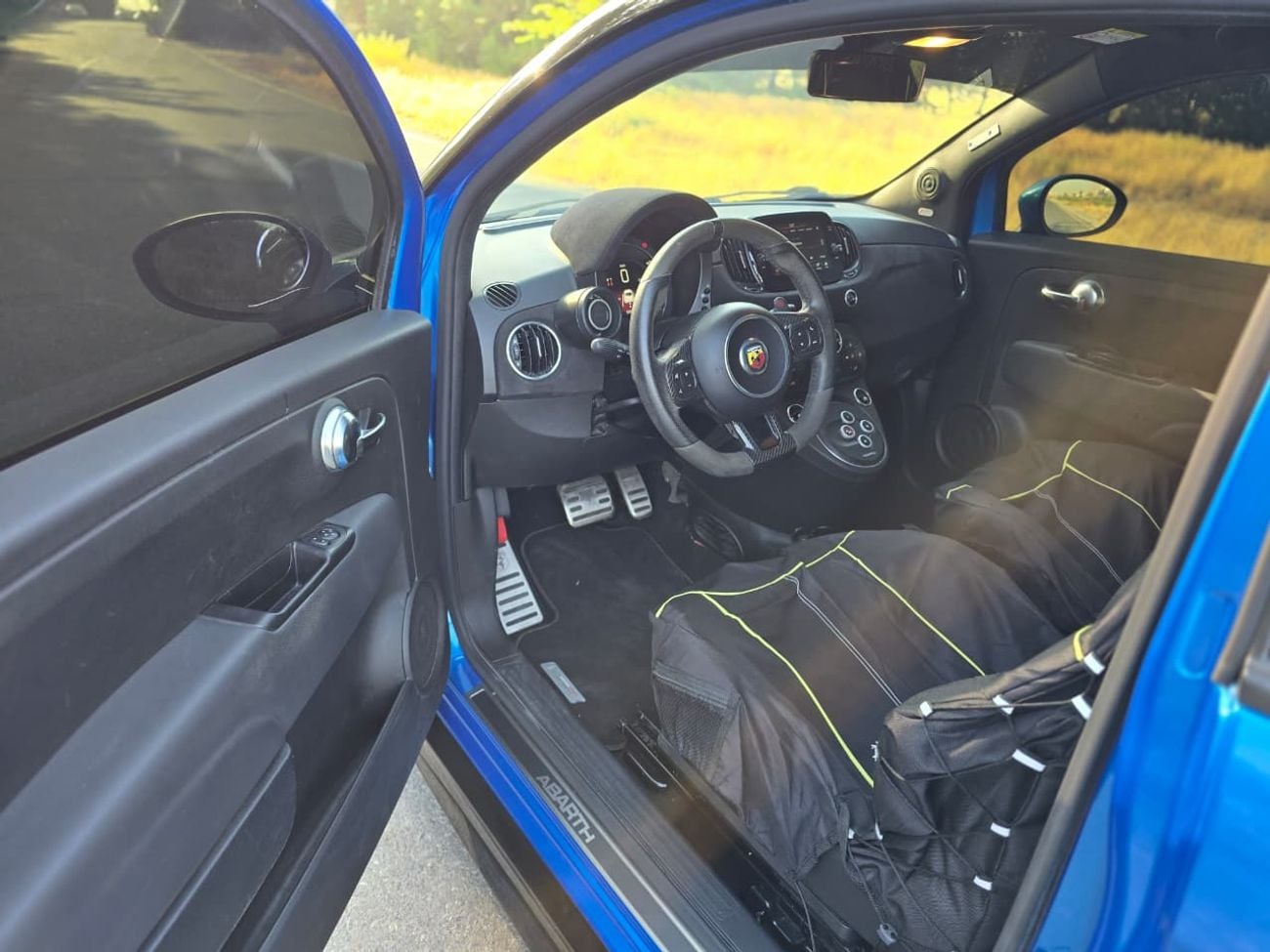 Fiat 500 FIAT 695 ABARTH 2023 GCC // UNDER WARRANTY // SERVICE CONTRACT //ORGINAL PAINT // ACCIDENT FREE // 2