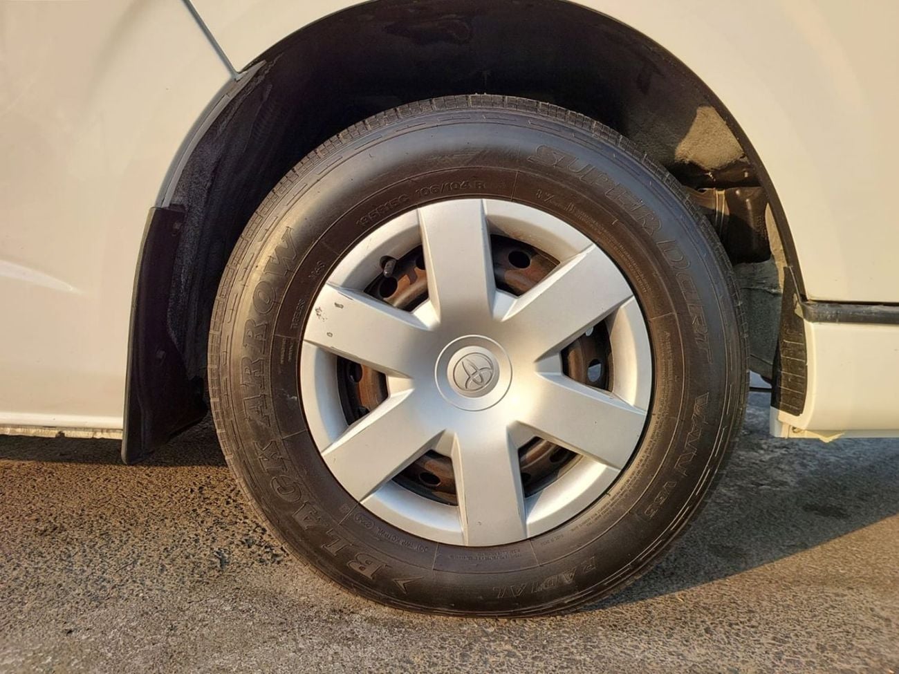 Toyota Hiace TOYOTA HIACE COMMUTER VAN RHD 2018 MODEL 3.0 L DIESEL AUTOMATIC(PM35933)