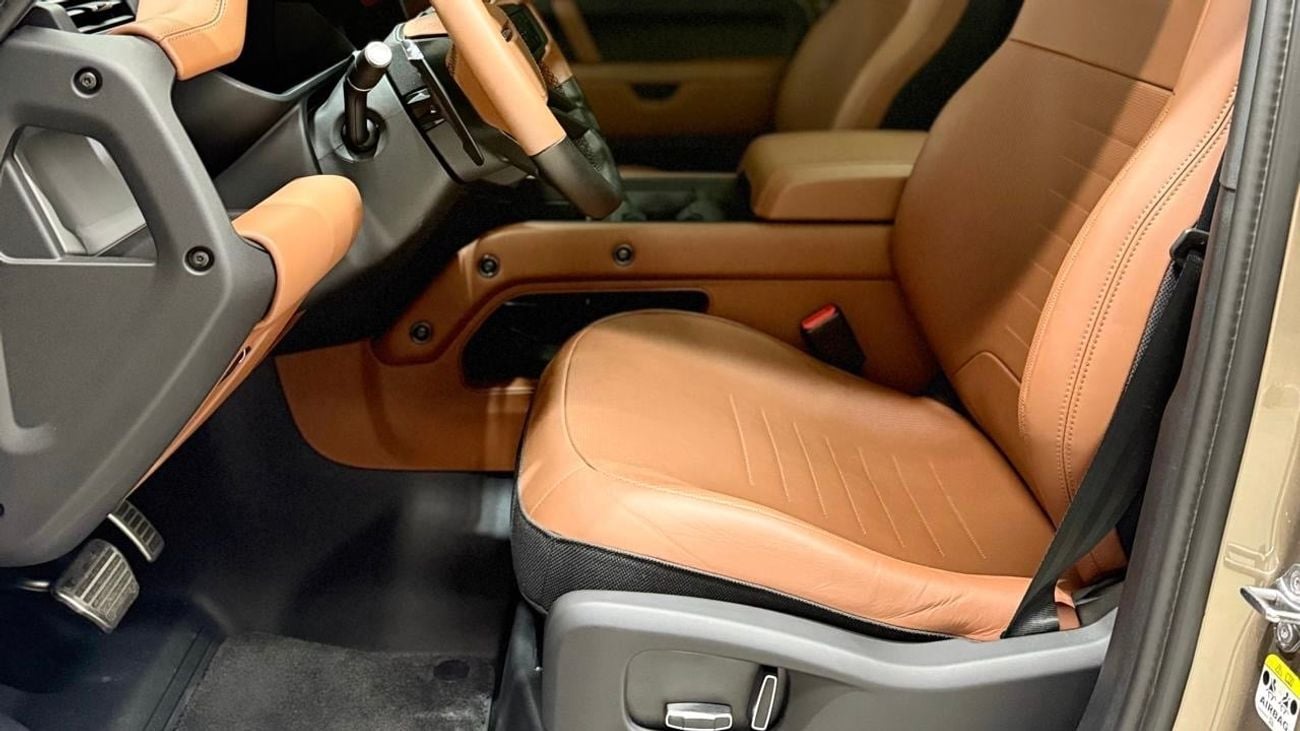 لاند روفر ديفندر 110 P635 OCTA V8