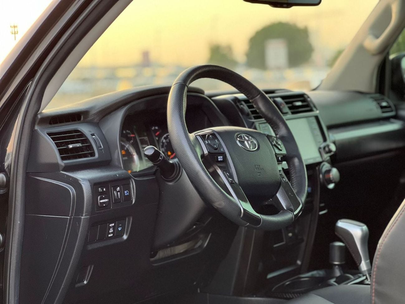 تويوتا فور رنر  2023 Toyota 4Runner Full Option 4.0L V6 - Rear Camera - AWD 4x4 - Sunroof - Leather Se
