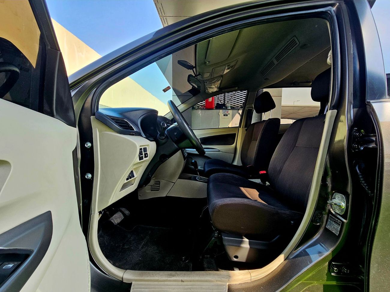 تويوتا أفانزا / PASSENGER 7 SEATS/ LOW MILEAGE