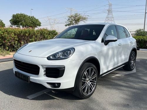 Porsche Cayenne 2016 porsche cayane gcc full option  with services  history  1 year warranty  clean car