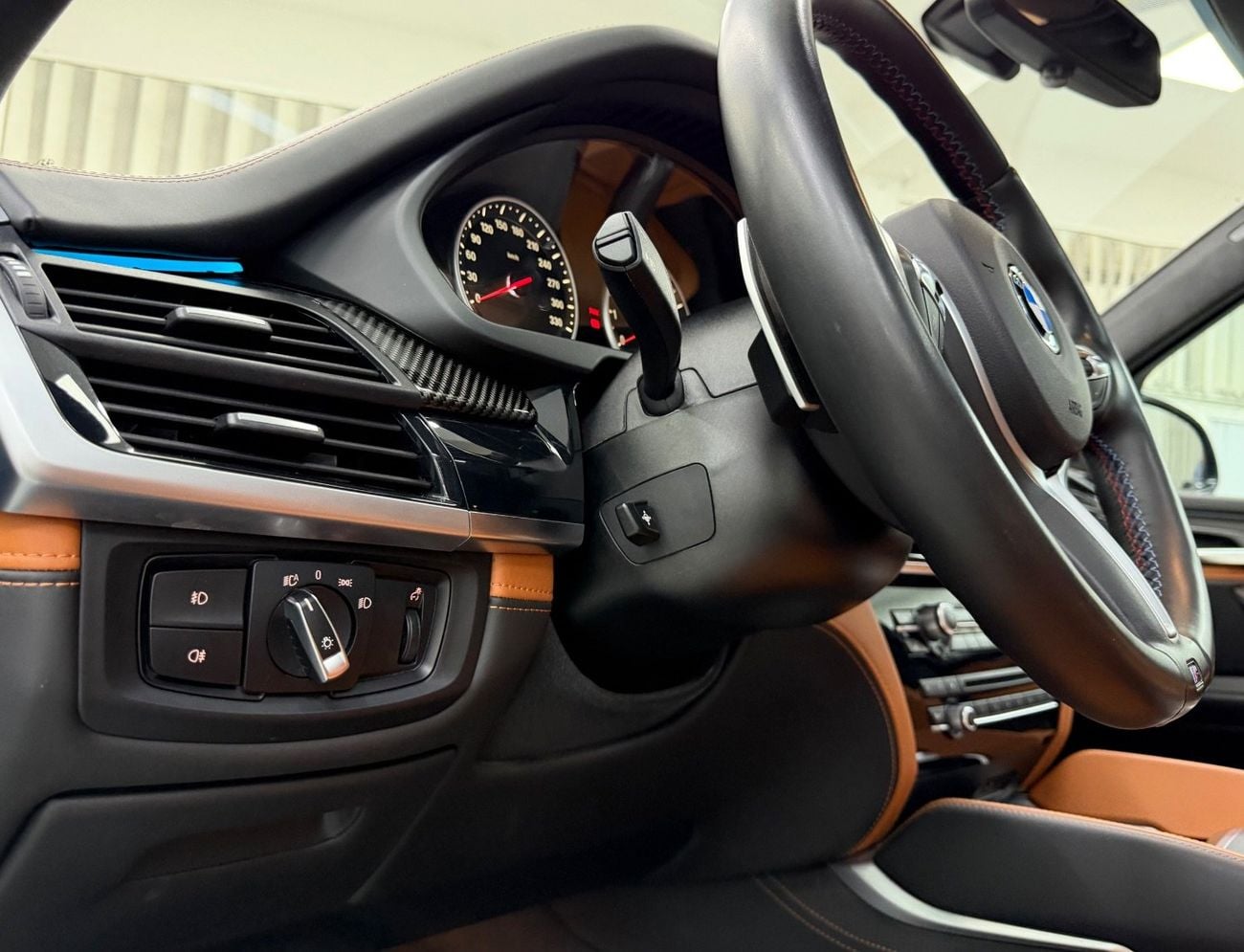 BMW X5 M GCC .. FSH .. M power .. Original paint .. Top Range