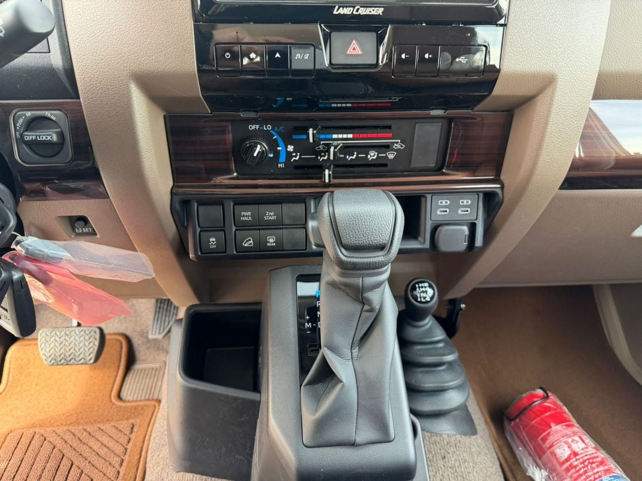 تويوتا لاند كروزر 70 Toyota Land Cruiser LC 76 Petrol 4.0L Full Option Automatic Model 2025 Omani Specifications