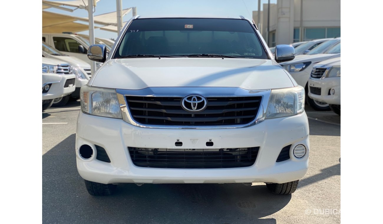 Toyota Hilux 2015 4x2 S/C Ref#748