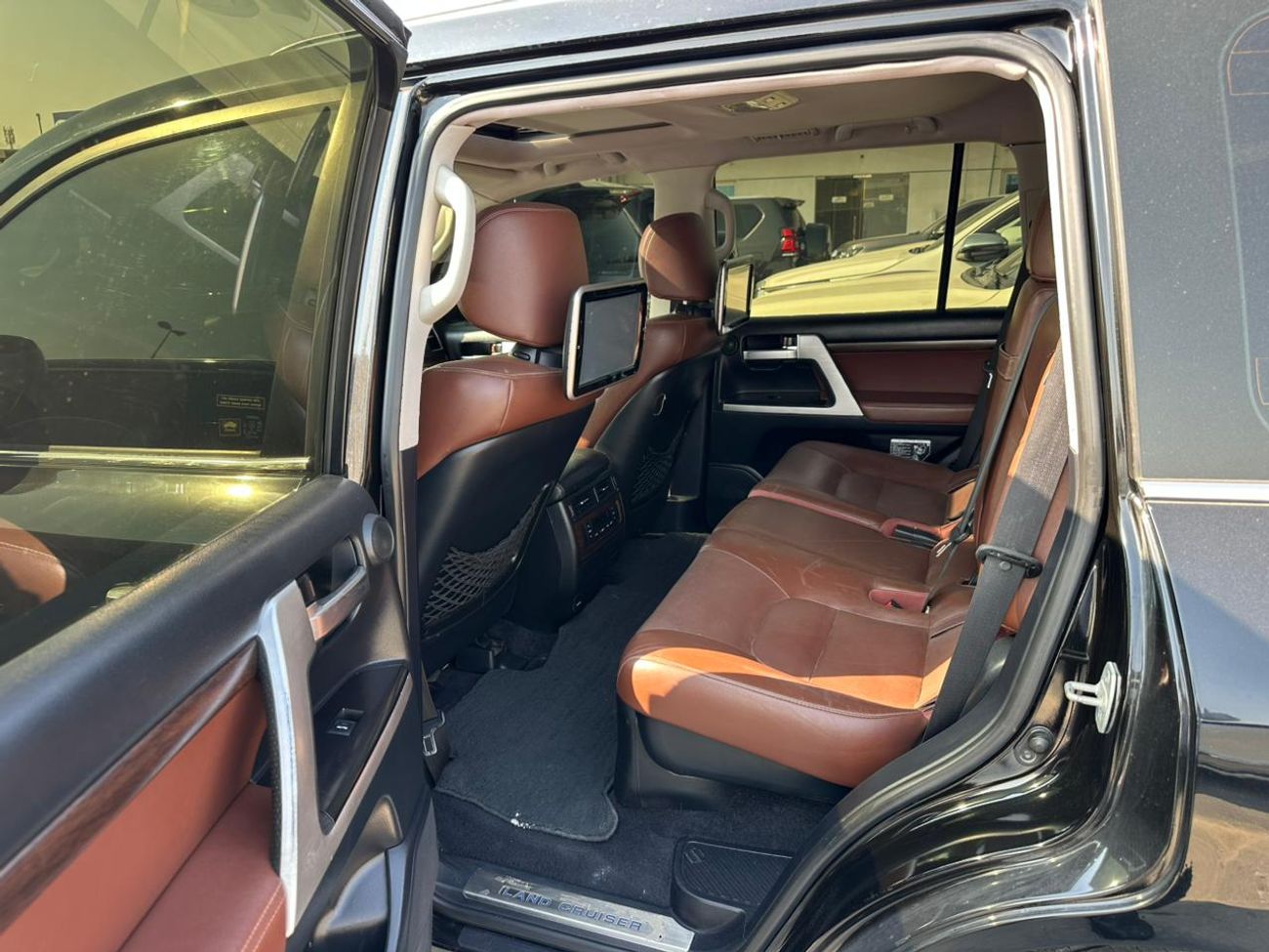 تويوتا لاند كروزر VXR 5.7L 4WD