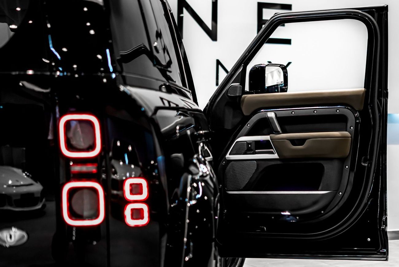 Land Rover Defender 2023 URBAN Land Rover Defender P400 HSE, Warranty Valid, Service Contract Valid, Low KMs, GCC