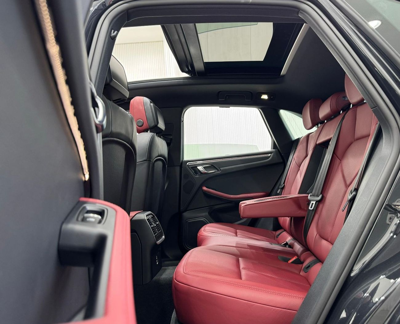 بورش ماكان Std 2.0L (260 HP) 2022 Porsche Macan, November 2025 Porsche Warranty, Full Porsche Service History, 