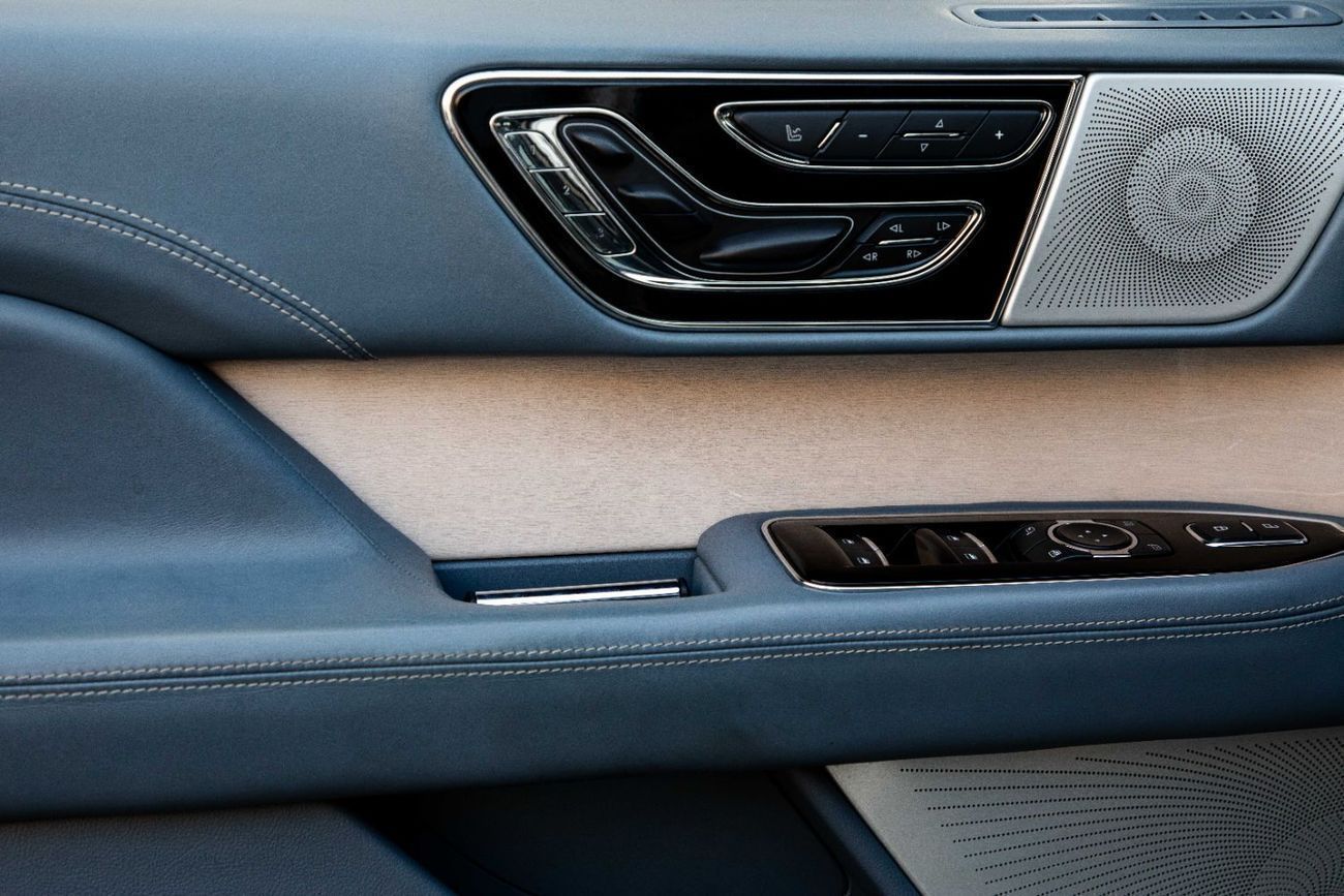 Lincoln Navigator Presidential | 3,819 P.M | 0% Downpayment | Impeccable Condition!