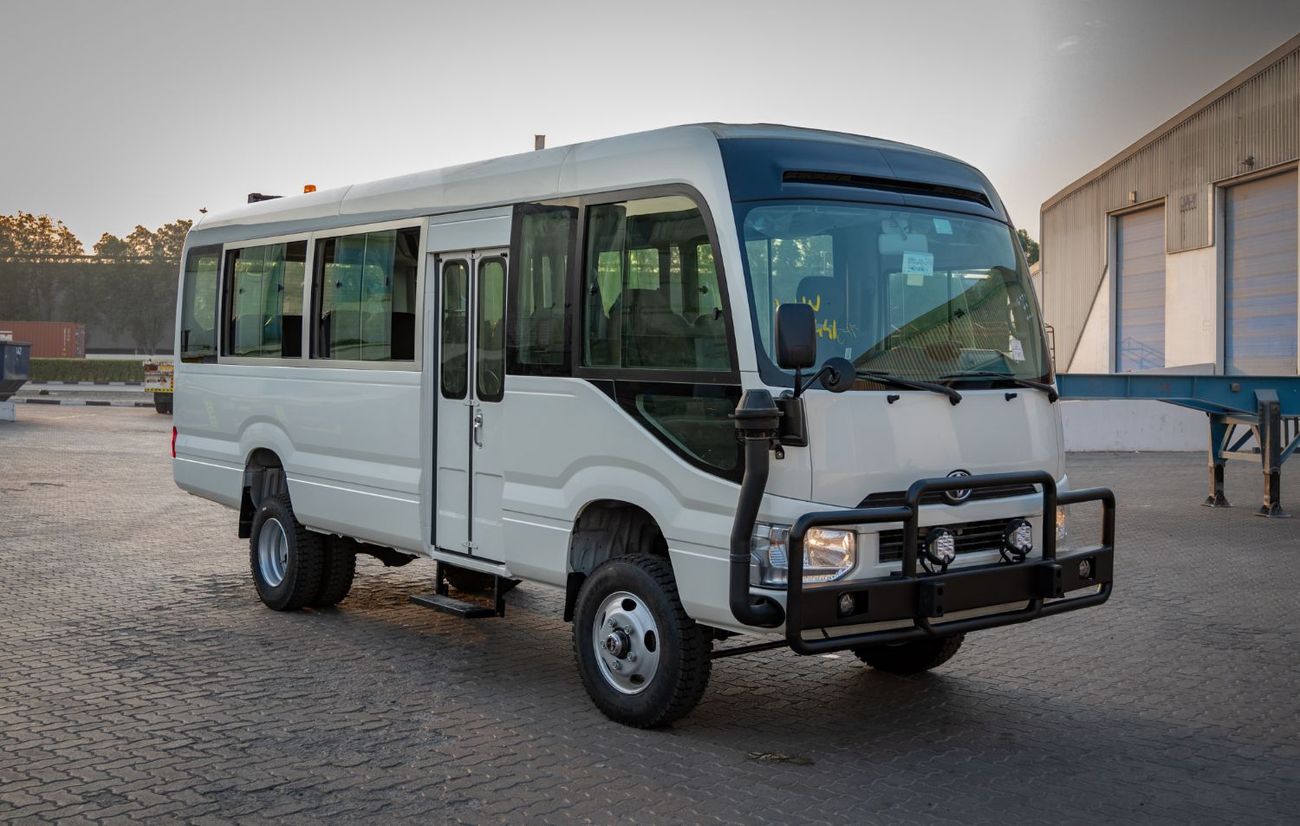 تويوتا كوستر 4.2 DSL MANUAL BUS 30 SEATS | 4x4
