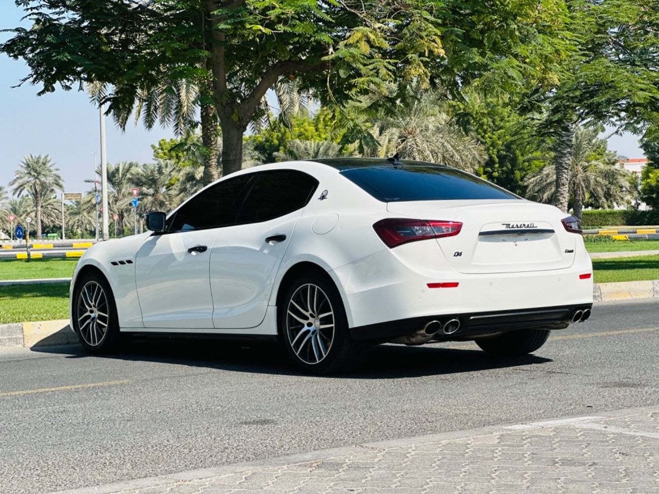 مازيراتي جيبلي S Q4 3.0L (410 HP) MASERATI GHIBLI S Q4 MODEL 2015 GCC SPACE