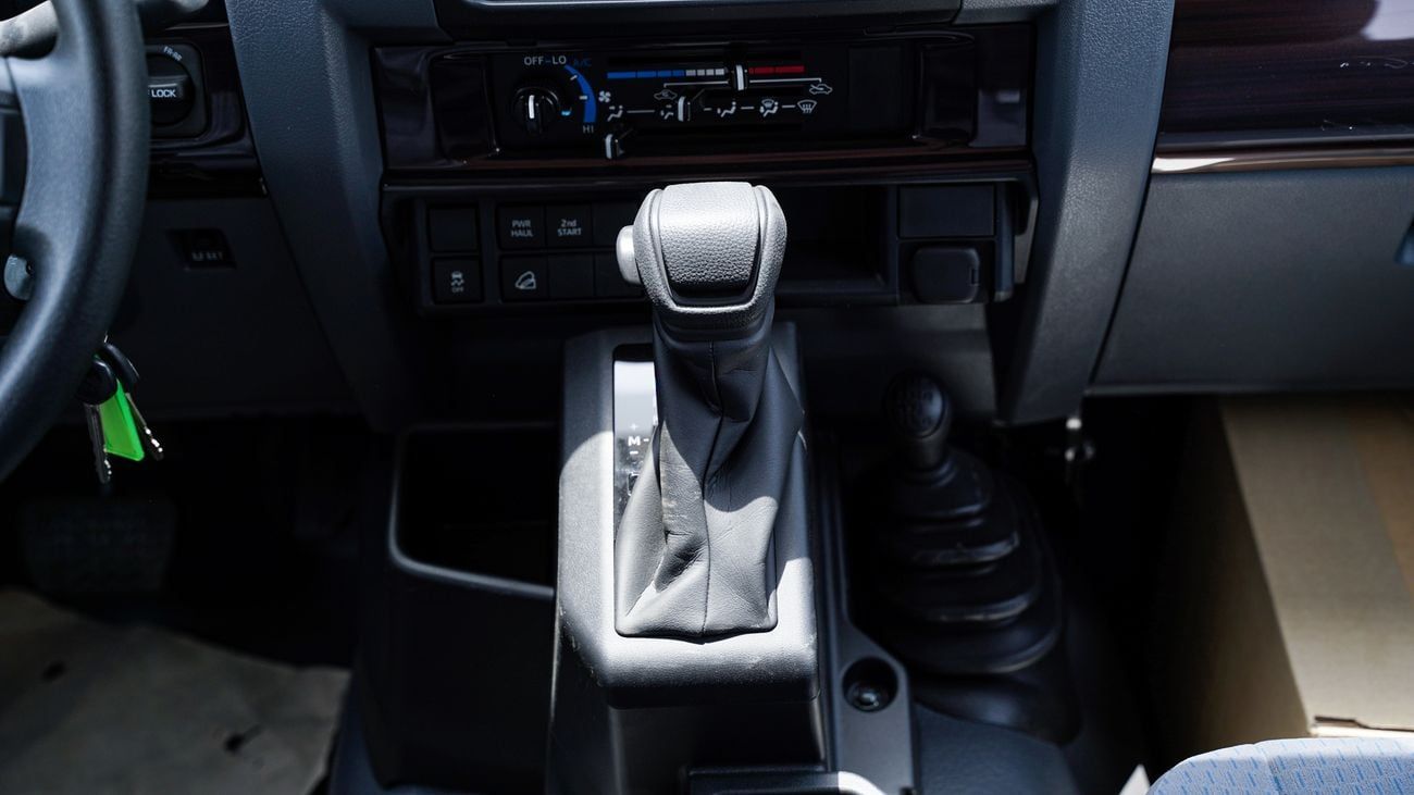 Toyota Land Cruiser Pickup 70 VXR